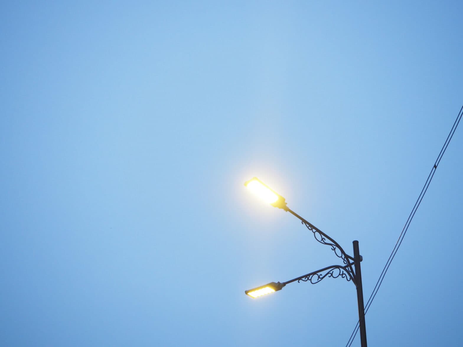 10 Reasons for Flickering Lights & How to Fix Them